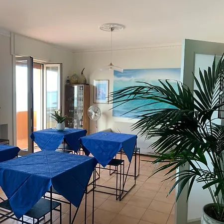 Couette-café Dimora Di Mare 3*