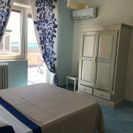 فندق مبيت وإفطار Dimora Di Mare غالّيبولي